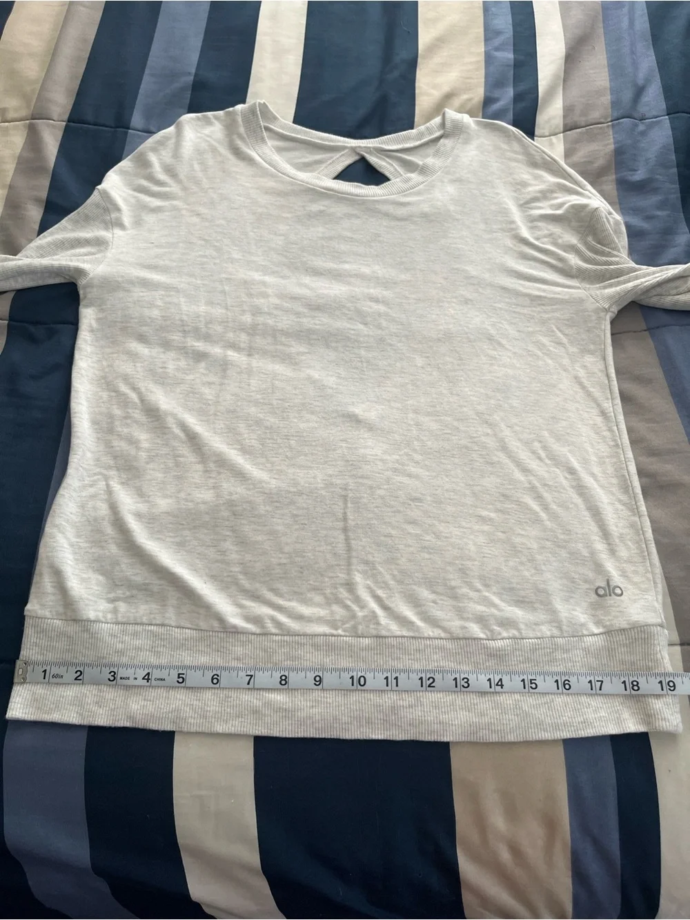 🧘🏽‍♀️ EUC Alo Yoga Heather Gray Intricate Long Sleeve Yoga Sweater - Sz Medium